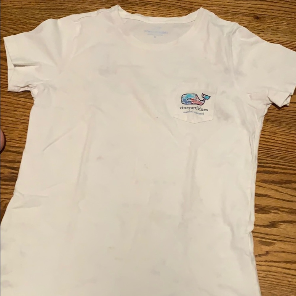 Vineyard vines white tshirt